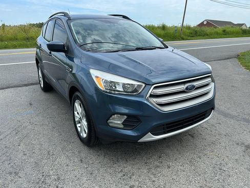 Used 2018 Ford Escape SE w/ SE Sync 3 Package AWD/4WD image 3