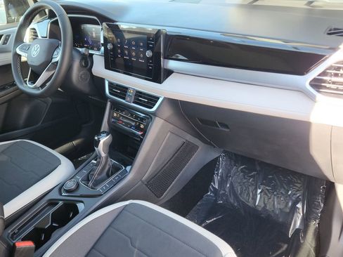 New 2025 Volkswagen Taos SE image 13