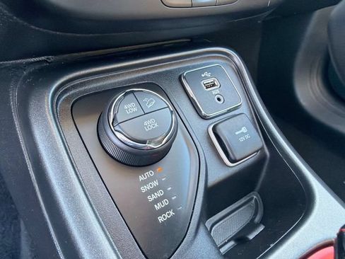 Used 2018 Jeep Compass Trailhawk AWD/4WD image 29