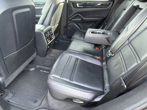 Used 2019 Porsche Cayenne AWD/4WD image 24