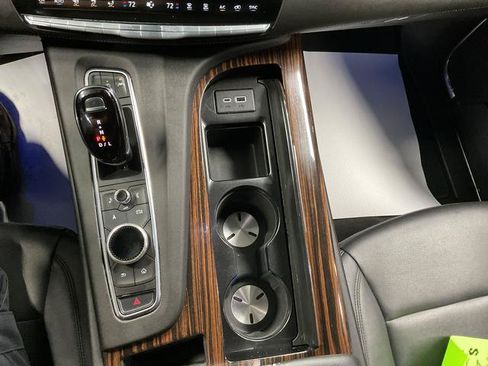 Used 2023 Cadillac Escalade Luxury AWD/4WD image 21