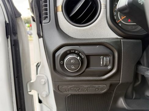 Used 2024 Jeep Gladiator Sport image 18