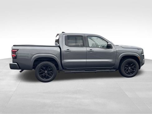 Used 2023 Nissan Frontier SV image 3