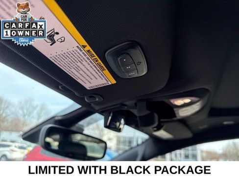 Used 2025 Chrysler Pacifica Limited image 40