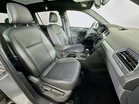 Used 2020 Volkswagen Tiguan SE R-Line FWD image 31