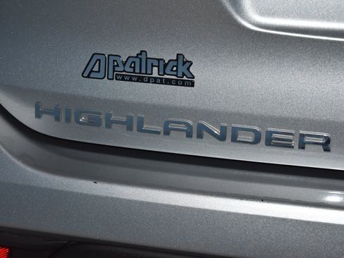 Used 2024 Toyota Highlander AWD image 31