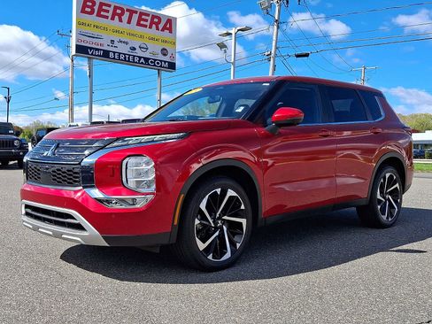 Used 2024 Mitsubishi Outlander SE AWD/4WD image 3