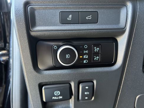 Used 2023 Ford Expedition Limited image 22