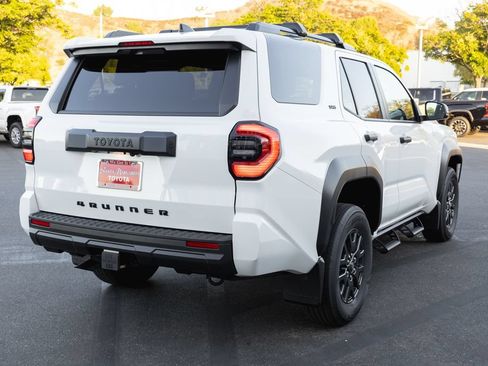 New 2026 Toyota 4Runner SR5 AWD/4WD image 5