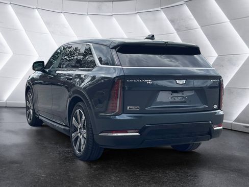Used 2025 Cadillac Escalade IQ Luxury 2 w/ LPO, Premium Carpet Package AWD/4WD image 4