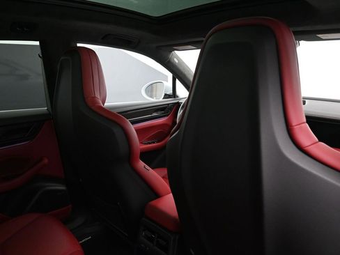 Certified 2025 Porsche Macan Turbo Electric image 7