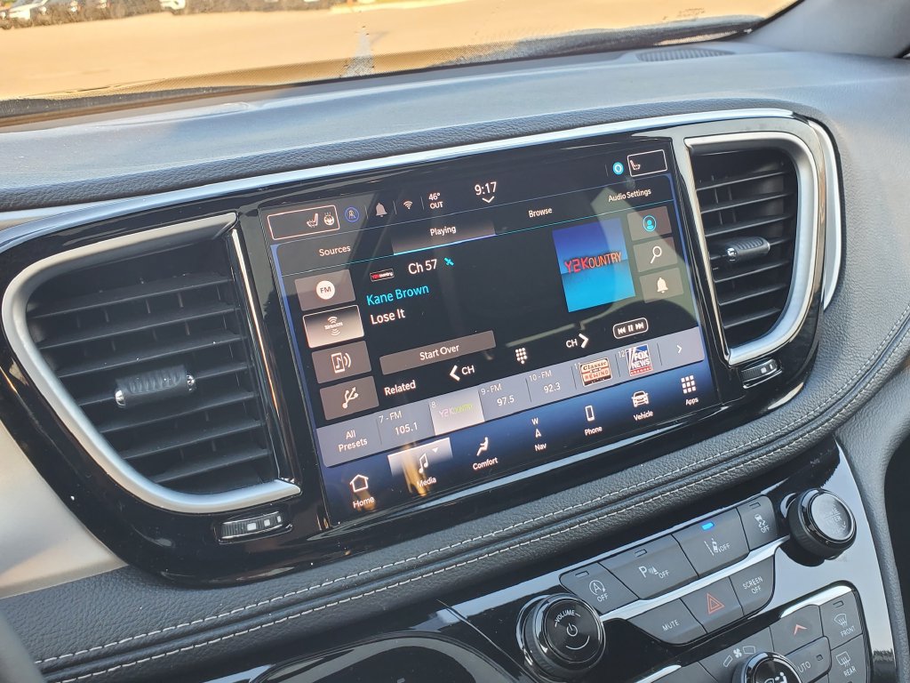 Used 2025 Chrysler Pacifica Limited FWD image 31