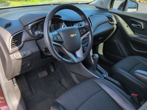 Certified 2022 Chevrolet Trax LT w/ LT Convenience Package AWD/4WD image 10