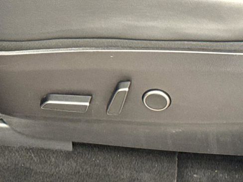 Used 2022 Tesla Model Y Long Range image 13