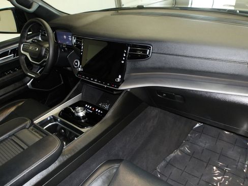 Used 2025 Jeep Wagoneer 4WD image 15