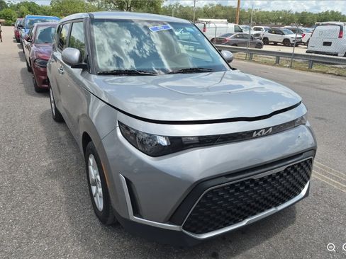 Used 2023 Kia Soul LX w/ Option Group 015 FWD image 6