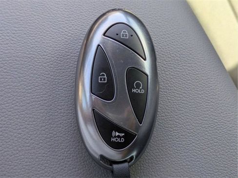 Used 2025 Hyundai Elantra SEL image 34