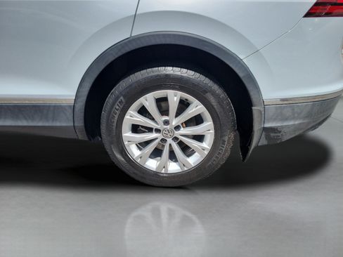 Used 2018 Volkswagen Tiguan SE w/ Panoramic Sunroof Package FWD image 29