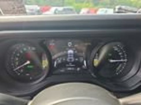 Used 2024 Jeep Wrangler Unlimited AWD/4WD image 17