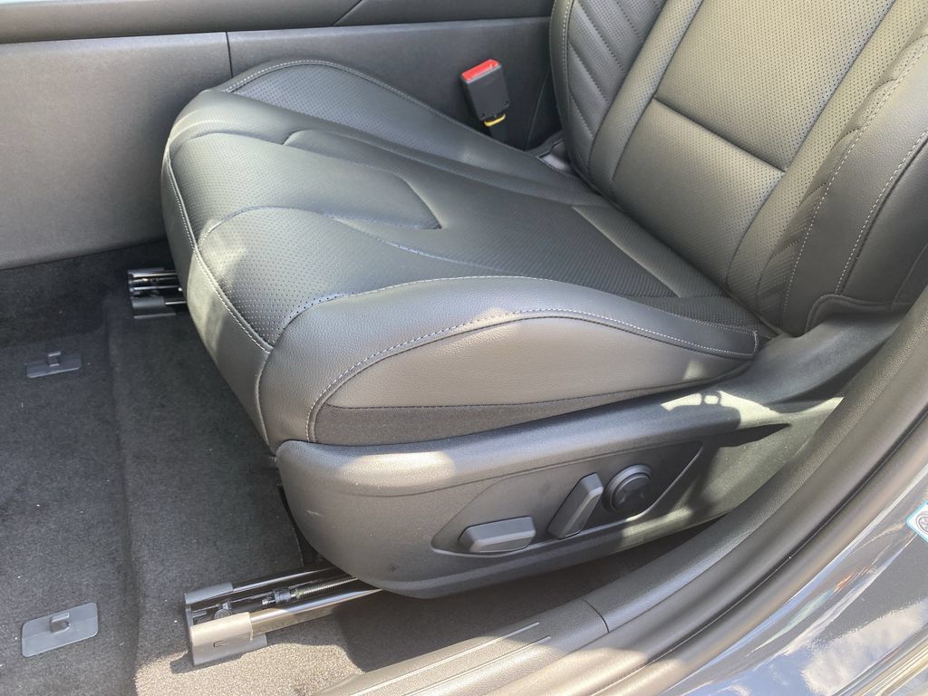 New 2026 Hyundai Elantra Limited FWD image 12