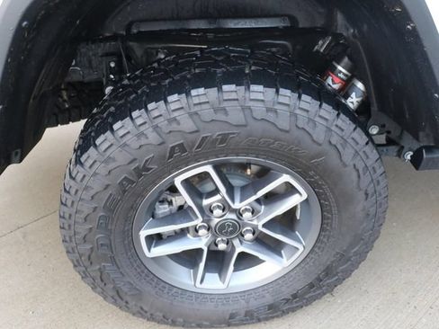 Used 2025 Jeep Gladiator Mojave AWD/4WD image 8