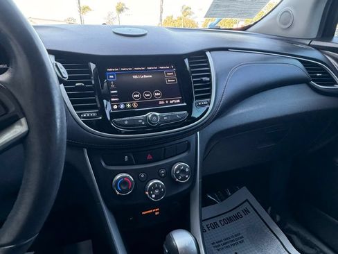 Used 2020 Chevrolet Trax LT w/ LT Convenience Package FWD image 12