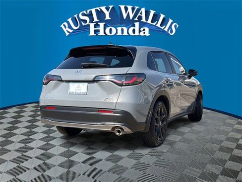 Used 2024 Honda HR-V Sport image 2