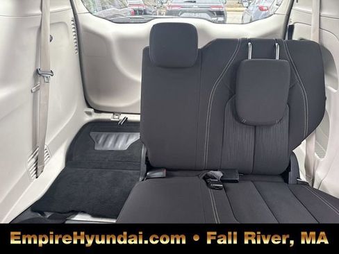 Used 2023 Chrysler Voyager LX image 17