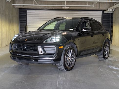 Certified 2026 Porsche Macan AWD/4WD image 1