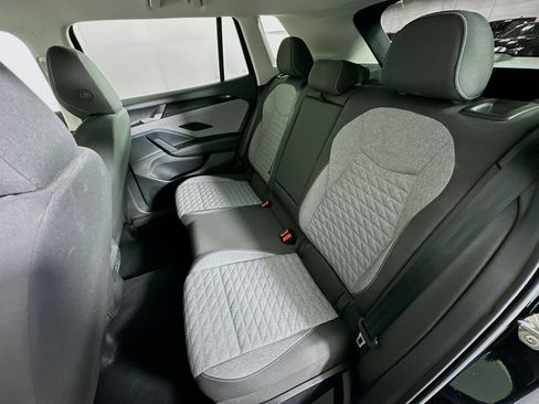 Used 2025 Volkswagen Tiguan S image 25