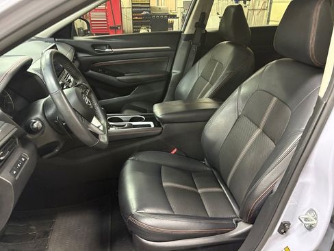 Used 2023 Nissan Altima 2.5 SR image 10