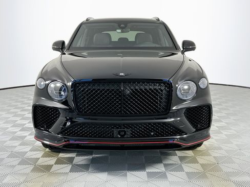 New 2025 Bentley Bentayga image 2