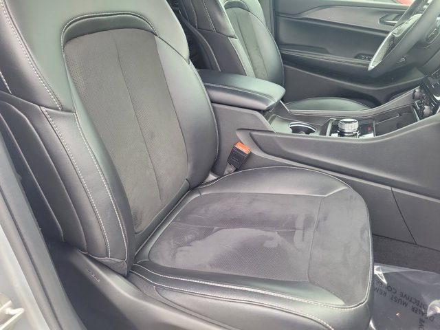 Certified 2023 Jeep Grand Cherokee Altitude AWD/4WD image 18