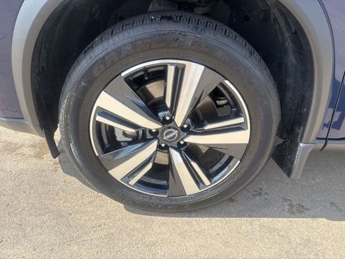 Used 2025 Nissan Rogue SL w/ Tech Package AWD/4WD image 11