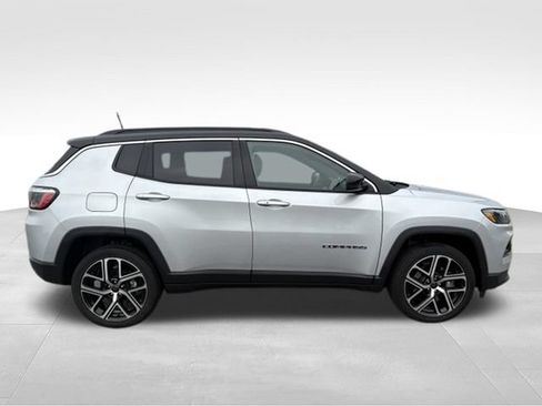 Used 2025 Jeep Compass Limited AWD/4WD image 20