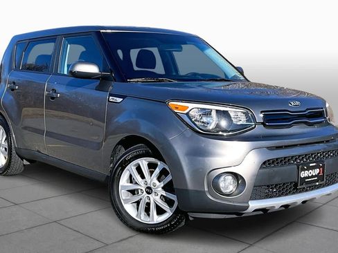 Used 2018 Kia Soul + image 2