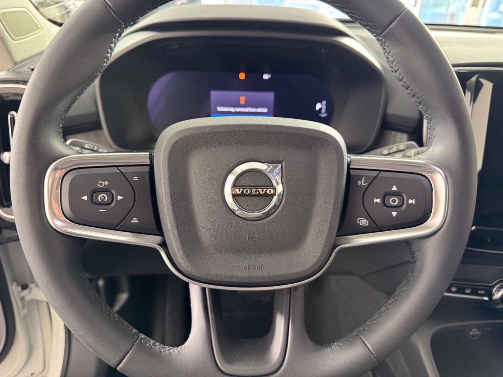 Certified 2024 Volvo XC40 B5 Core AWD/4WD image 28