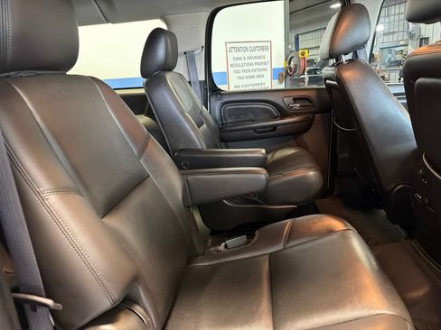 Used 2014 GMC Yukon XL Denali AWD/4WD image 29