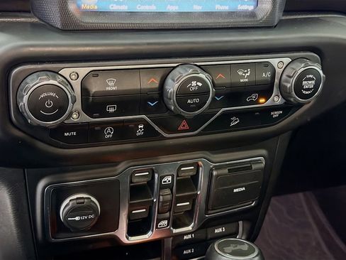 Used 2020 Jeep Wrangler Unlimited Sahara AWD/4WD image 18