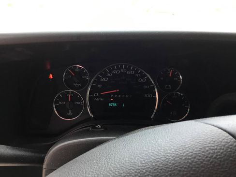 Used 2021 Chevrolet Express 2500 w/ Driver Convenience Package RWD image 16
