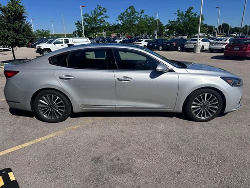 Used 2017 Kia Cadenza Technology FWD image 4