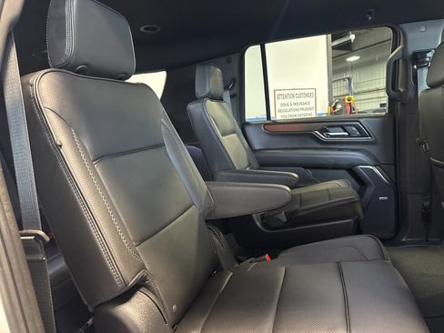Used 2025 GMC Yukon XL Denali image 32