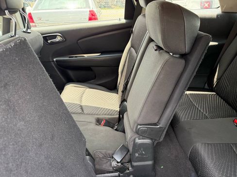Used 2017 Dodge Journey SE w/ Flexible Seating Group FWD image 17