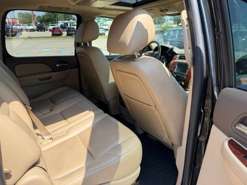 Used 2010 Chevrolet Suburban LTZ AWD/4WD image 16