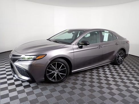 Used 2022 Toyota Camry SE FWD image 11