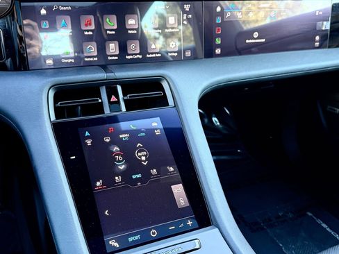 Used 2022 Porsche Taycan image 29