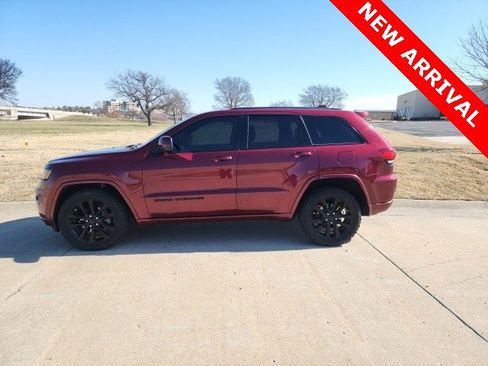 Used 2019 Jeep Grand Cherokee Altitude image 6