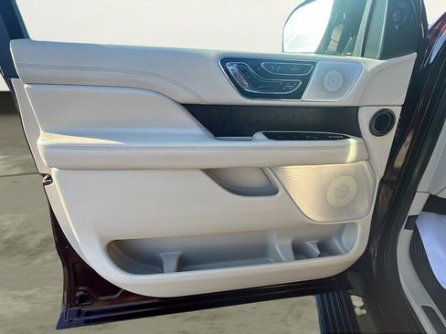 Used 2020 Lincoln Navigator Reserve w/ Luxury Package image 15