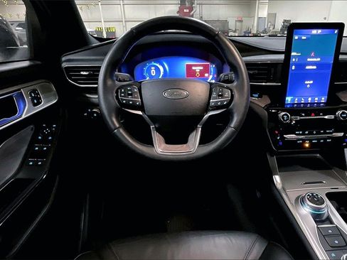 Certified 2022 Ford Explorer Platinum w/ Equipment Group 601A image 5