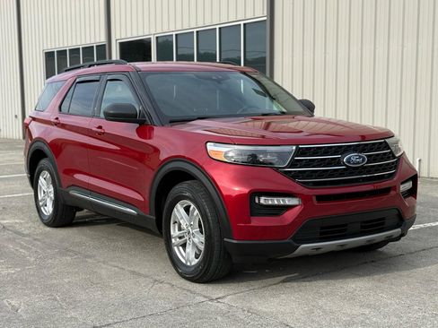 Used 2020 Ford Explorer XLT w/ Equipment Group 202A image 3